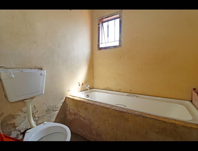 9 BEDROOM HOUSE FOR SALE IN COSMO CITY